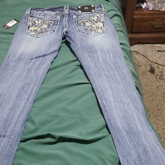 Jeans - Picture 2 of 8